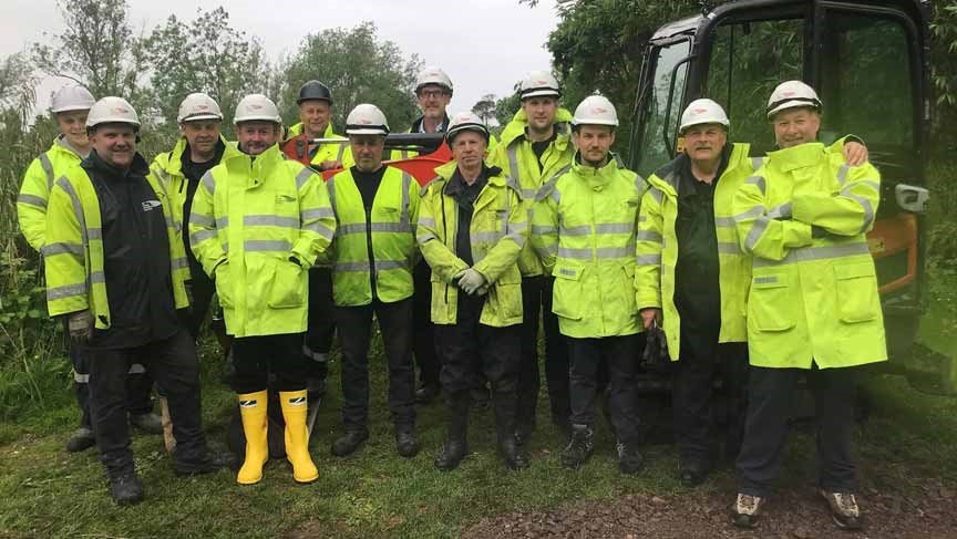 Power workers lend a hand in Bookham